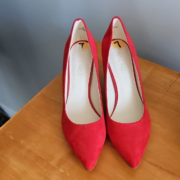 Nine West - Women's  Red Suede Pumps - Size 7 - Picture 1 of 6